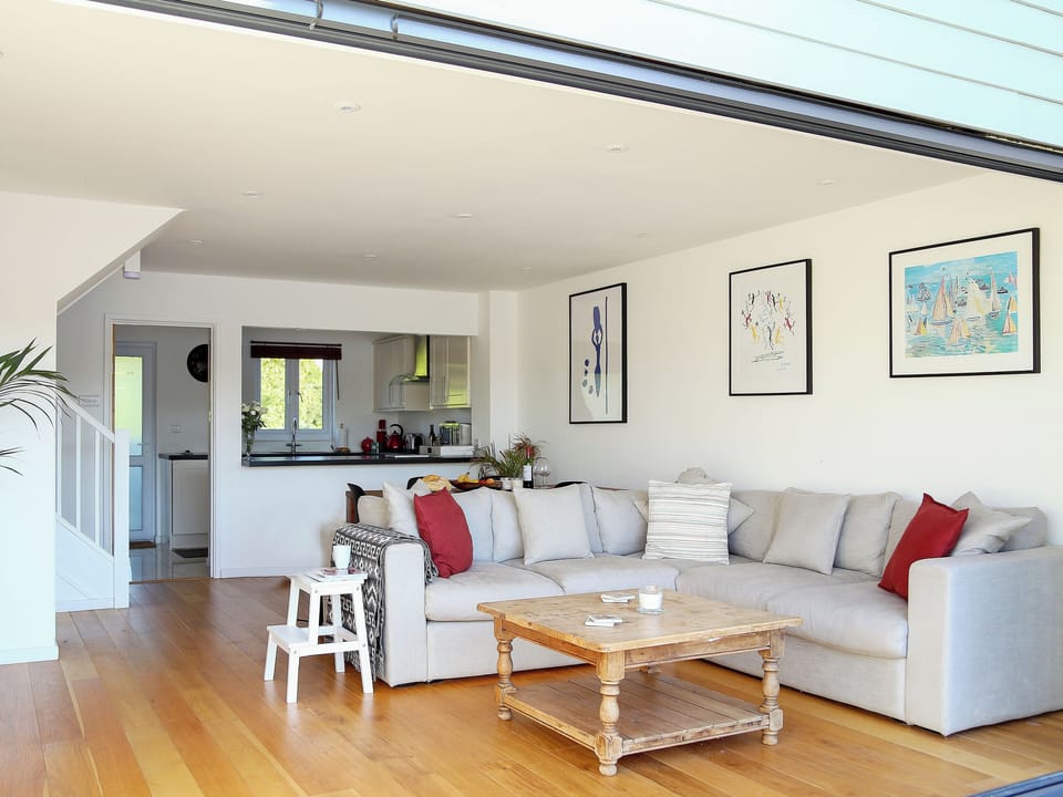 Open plan living space | Moorhen Lake House, Cotswold Lakes