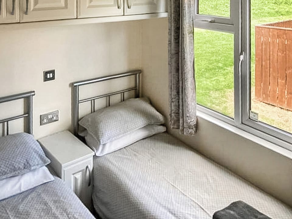 Twin bedroom | Aspen Lodge - LMA Retreats, Morpeth