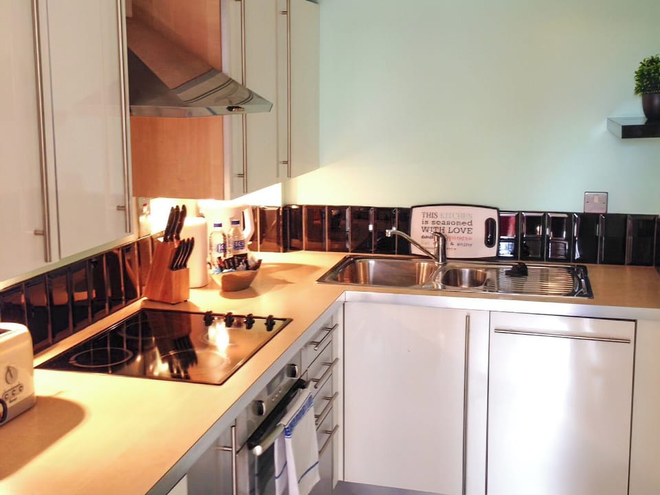 Kitchen | Crown Apartments 104 - Crown Apartments, Newcastle upon Tyne