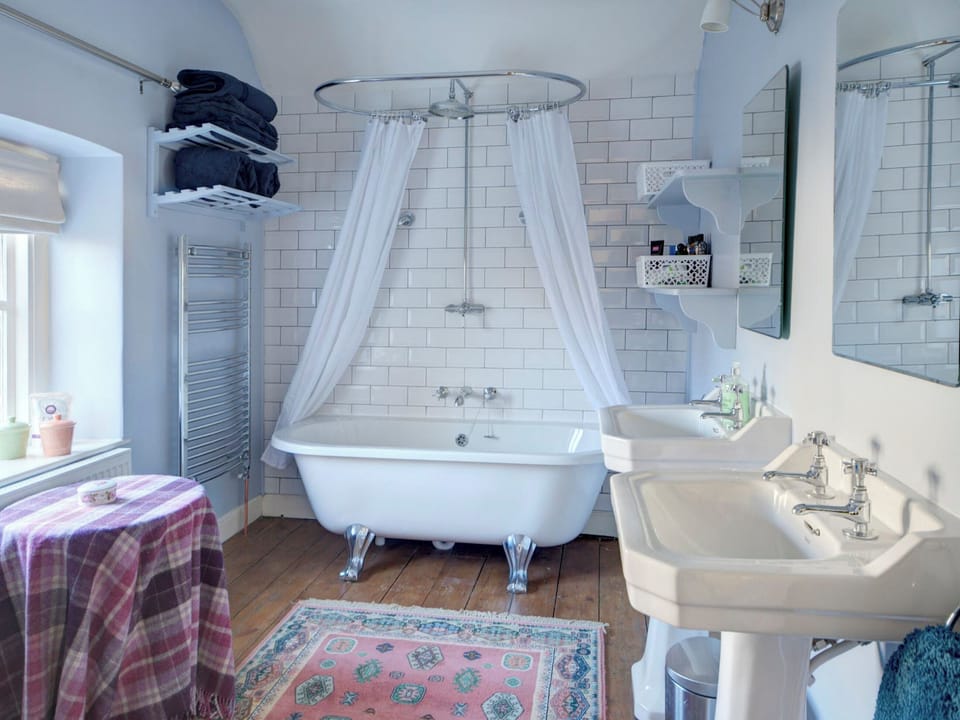 Bathroom | Tiesel Cottage, Near Cheltenham