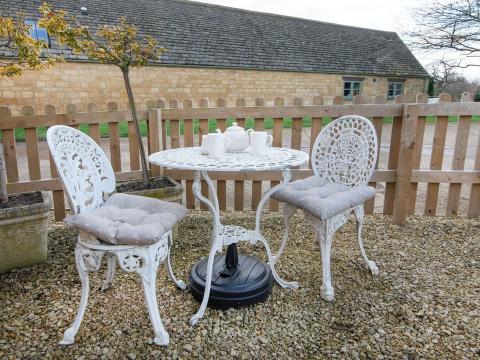 Sitting-out-area | Paddocks Nook, Chipping Campden