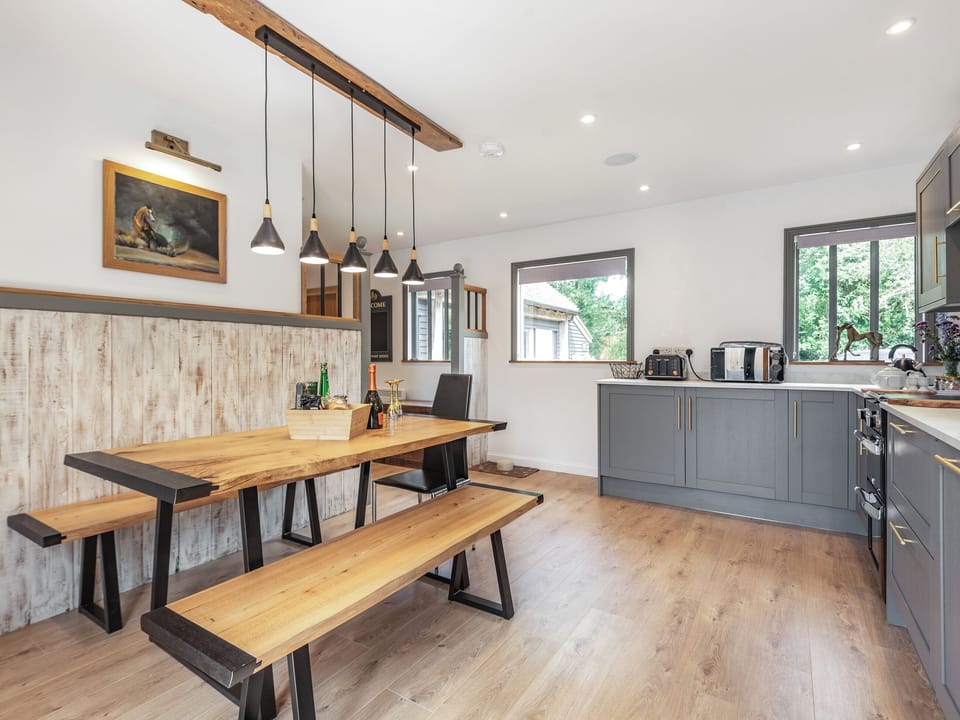 Kitchen/diner | The Osiers- Silhouette&rsquo;s Stable - The Osiers, Chichester