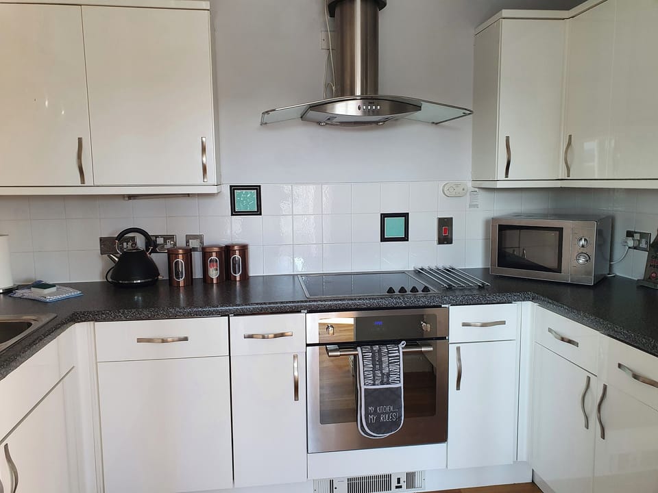 Kitchen | Swan Apartments 2A, Newcastle upon Tyne