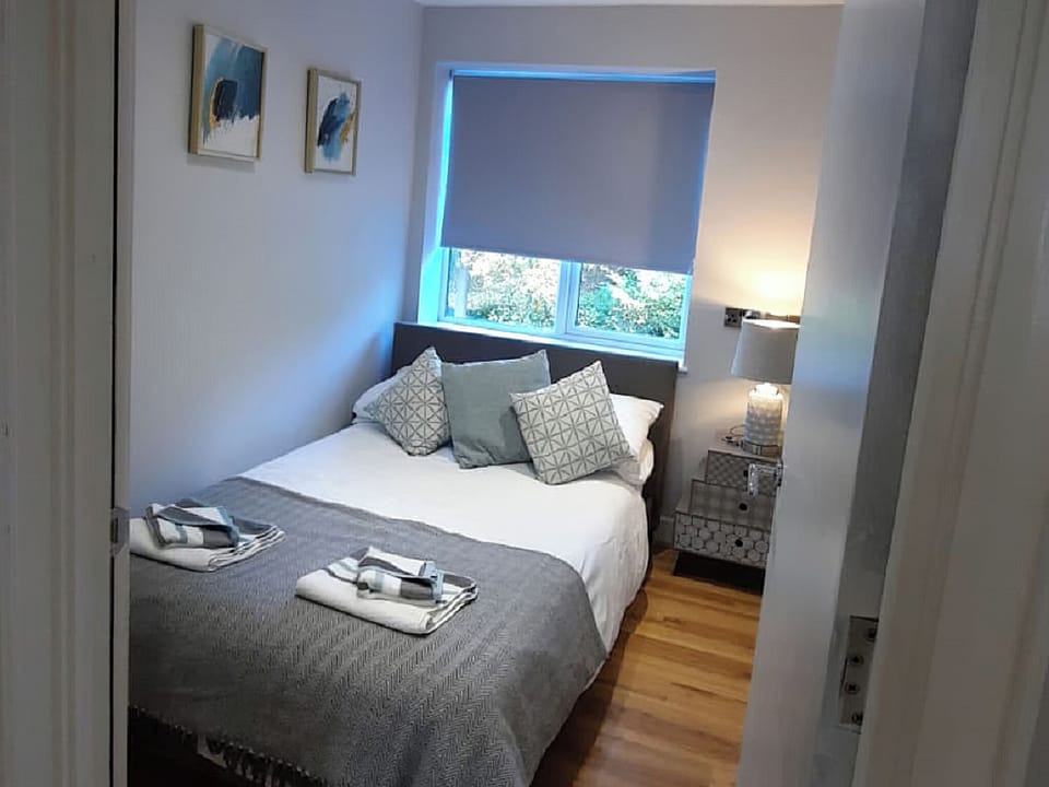 Double bedroom | Swan Apartments 2A, Newcastle upon Tyne