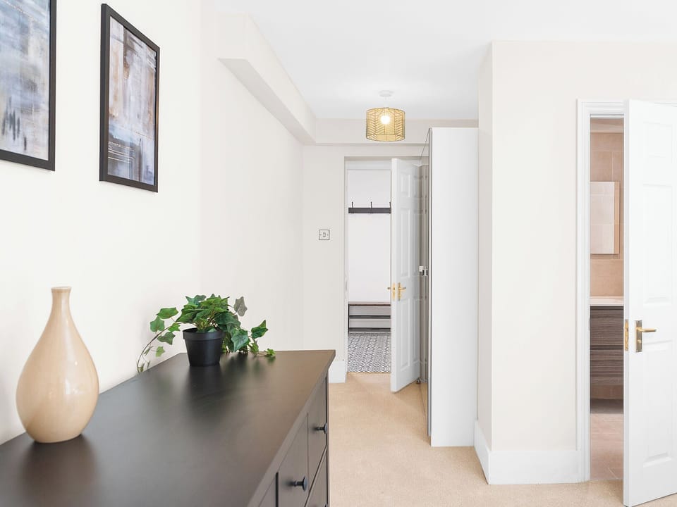 Double bedroom | The Avenue, Bristol