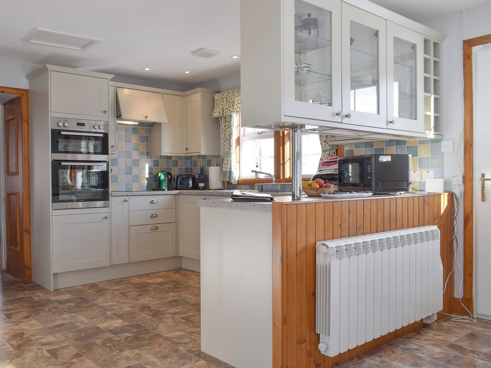 Spacious kitchen and dining room | Castle Peroch - Kinnaird Estate Cottages, By Dunkeld, Pitlochry