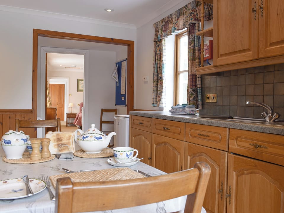 Convenient dining area within kitchen | Jock Scott Cottage - Kinnaird Estate Cottages, By Dunkeld, Pitlochry