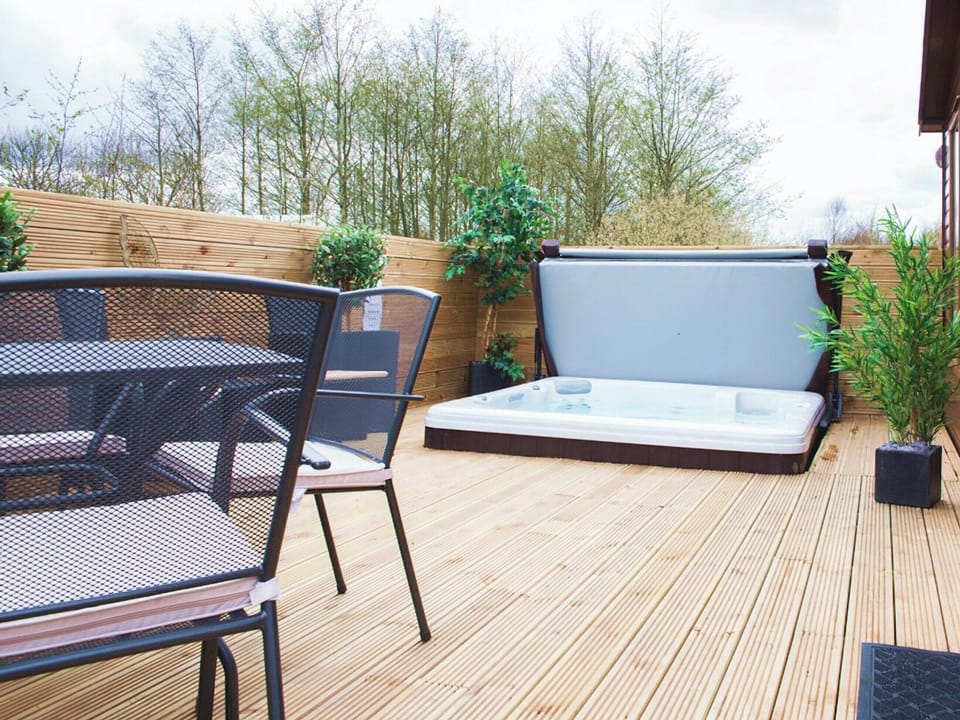 Decking | Cheviot Luxury Lodge - Felmoor Holiday Park, Felton