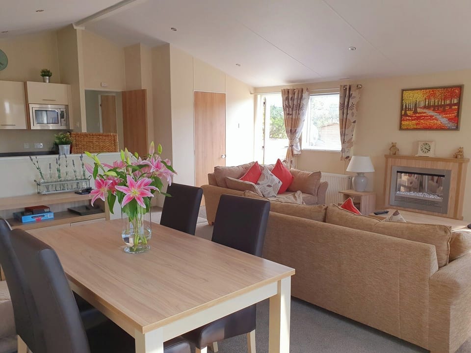 Dining Area | Serenity Lodge - Felmoor Holiday Park, Felton