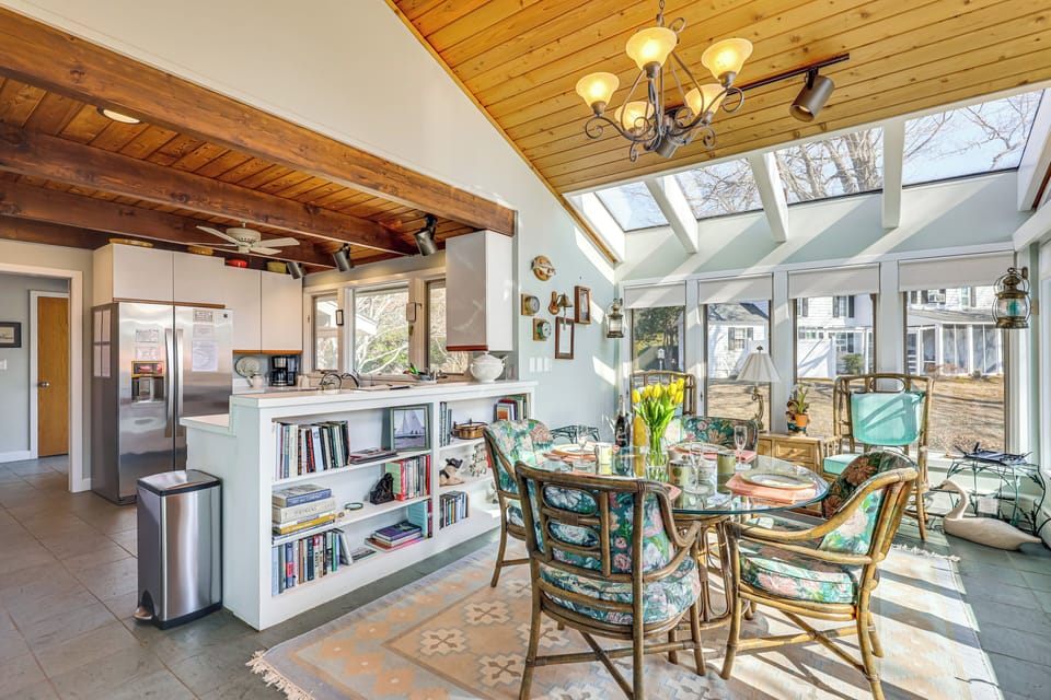 Breakfast Dining Area | Kitchen | 1st Floor