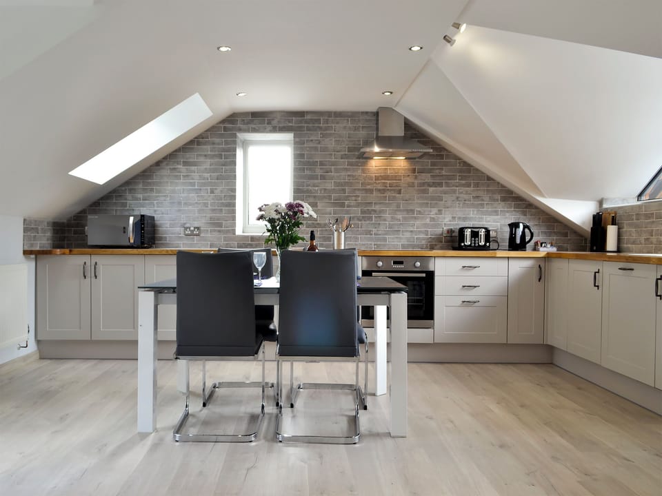 Well-equipped kitchen and dining area | Ty Gambo, Plas Cilybebyll, near Pontardawe