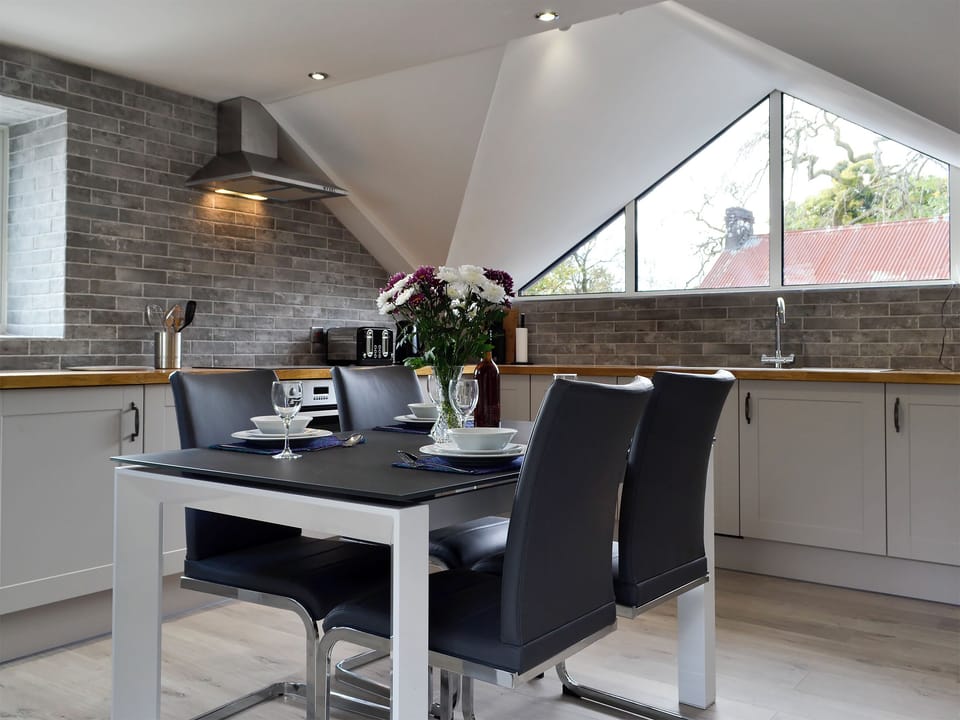Well-equipped kitchen and dining area | Ty Gambo, Plas Cilybebyll, near Pontardawe