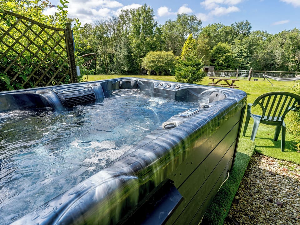 Hot tub | Honeysuckle - Wellstone Cottages, Llanfyrnach