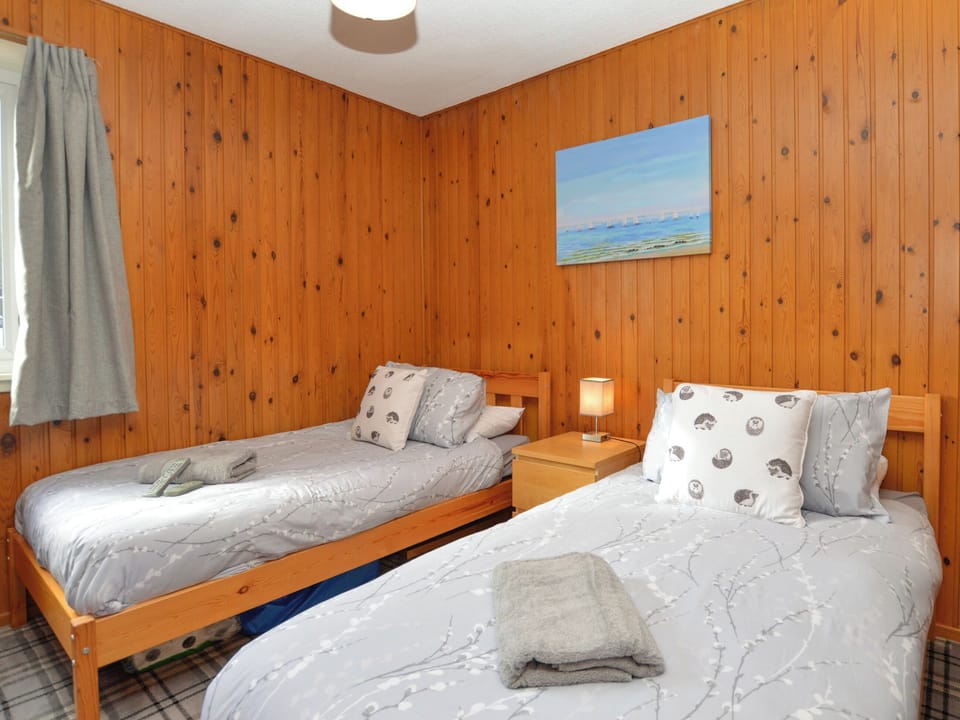 Twin bedroom | Holy Loch Lodge, Dunoon