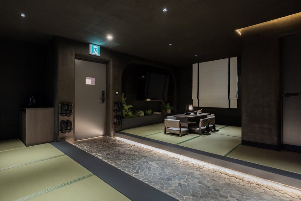 Signature | Blackout drapes, soundproofing, free WiFi, bed sheets