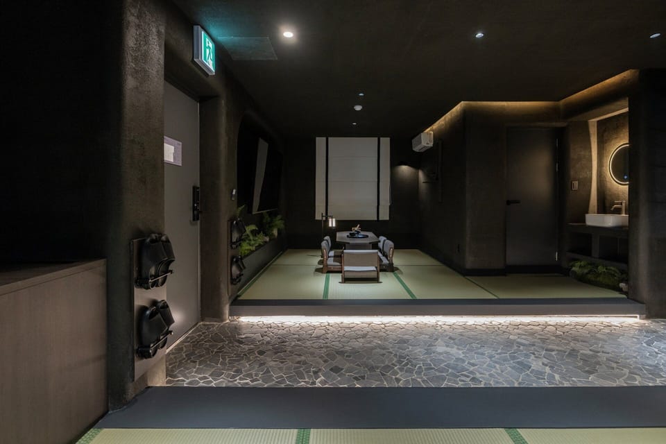 Signature | Blackout drapes, soundproofing, free WiFi, bed sheets