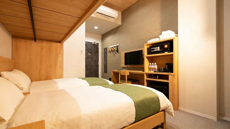 Triple Room, Non Smoking, Private Bathroom | Desk, free WiFi