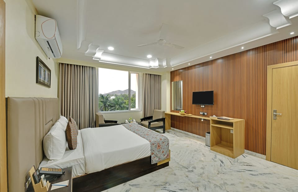 Deluxe Double or Twin Room, City View | Premium bedding, memory foam beds, in-room safe, desk