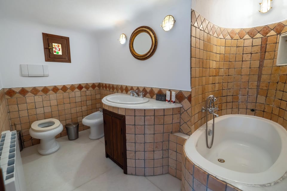 House, Sea View | Bathroom | Free toiletries, hair dryer, bidet, towels