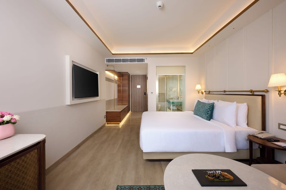 Standard Room, 1 Double Bed | Hypo-allergenic bedding available, minibar, desk, laptop workspace