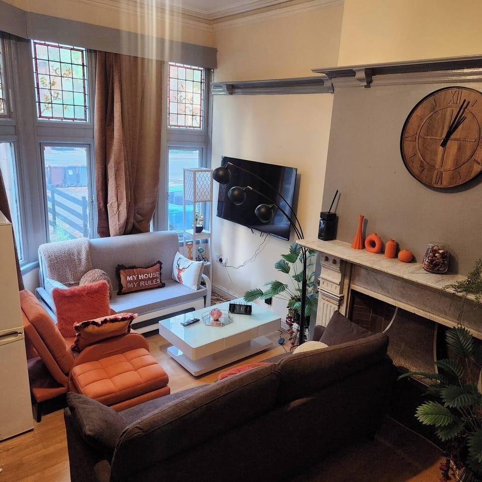 Apartment, 1 Bedroom, Fireplace | Living area