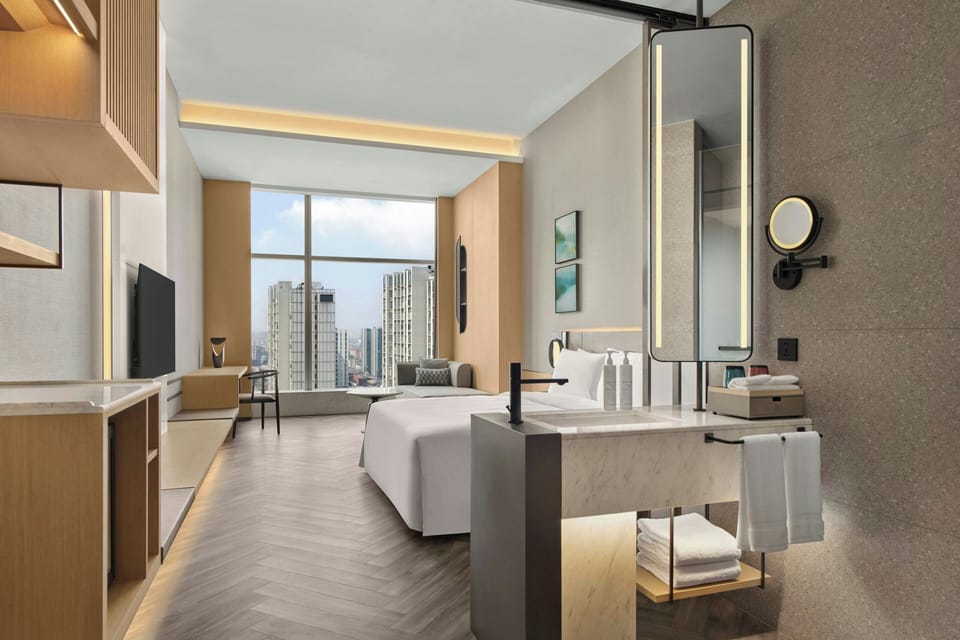 Standard Room, 1 King Bed, City View