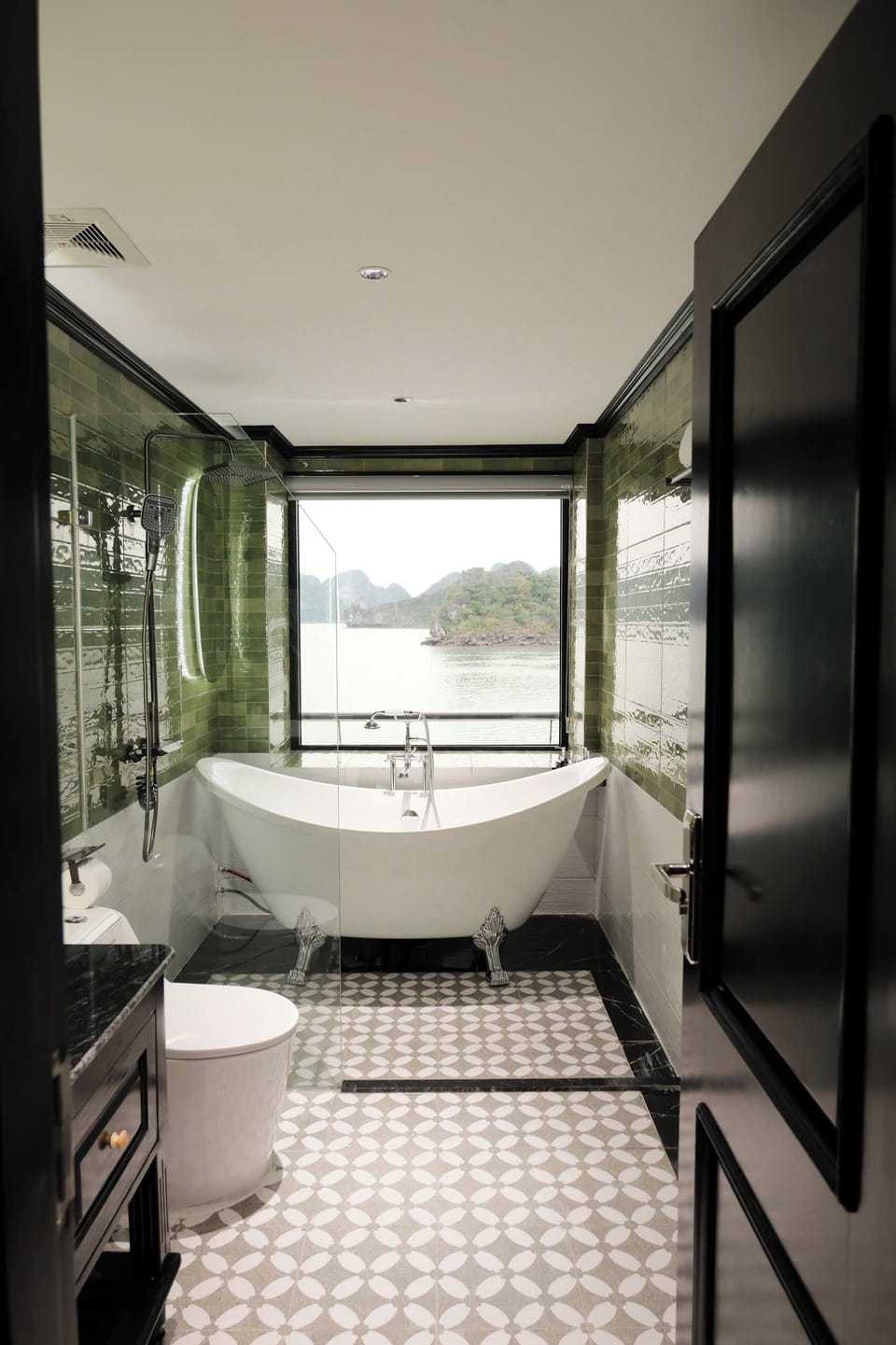 Signature Double or Twin Room, Balcony, Ocean View | Bathroom | Free toiletries, hair dryer, slippers, towels