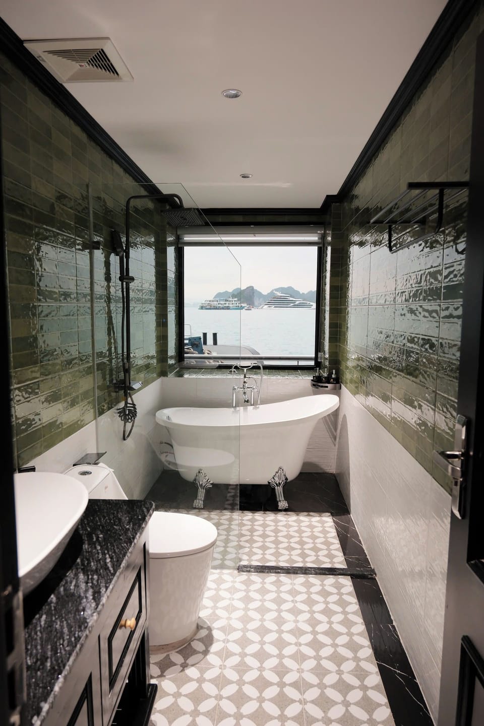 Deluxe Double or Twin Room, Balcony, Ocean View | Bathroom | Free toiletries, hair dryer, slippers, towels