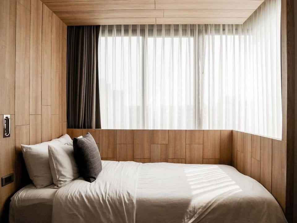 Soundproofing, free WiFi