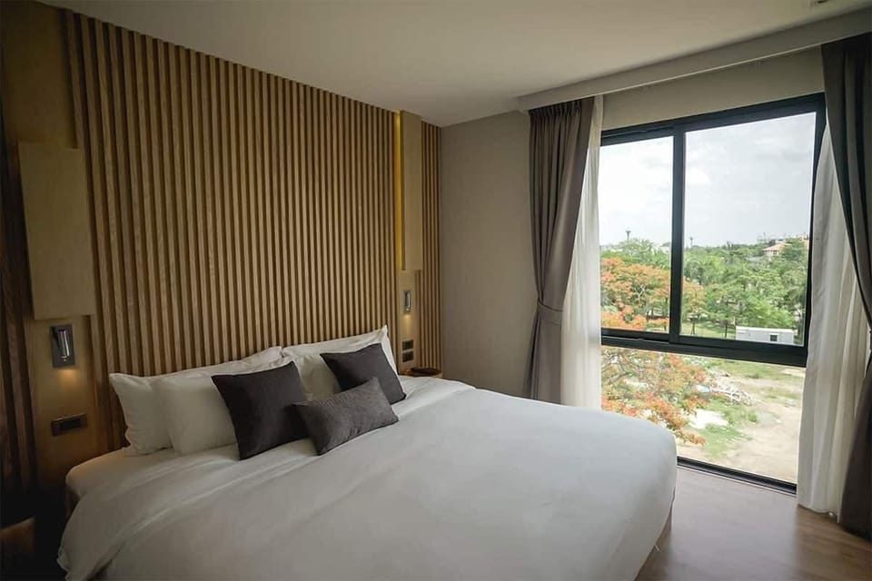 Comfort Suite, Balcony, Lake View | Soundproofing, free WiFi
