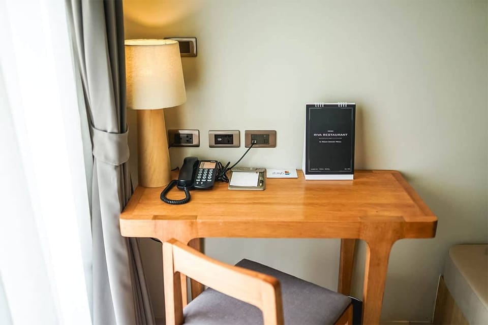 Comfort Suite, Balcony, Lake View | Interior