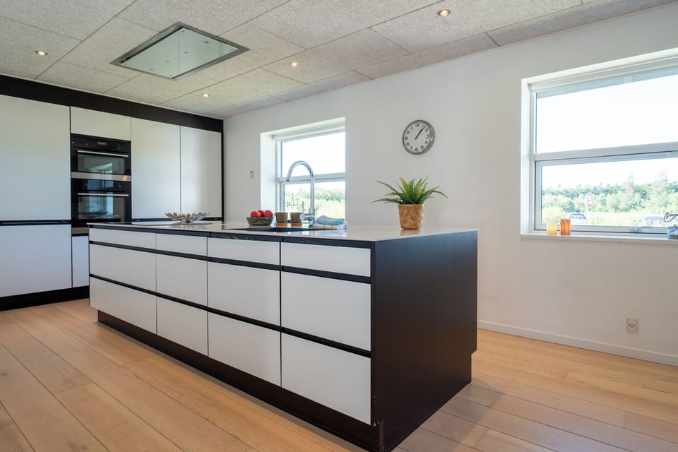 Cottage, 5 Bedrooms, Pets Allowed, Garden Area | Private kitchen | Highchair