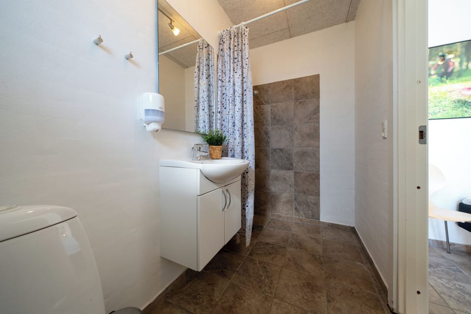 Cottage, 5 Bedrooms, Pets Allowed, Garden Area | Bathroom