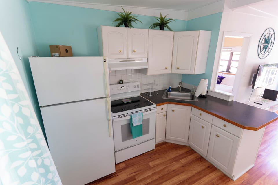 Cottage, Balcony | Private kitchen