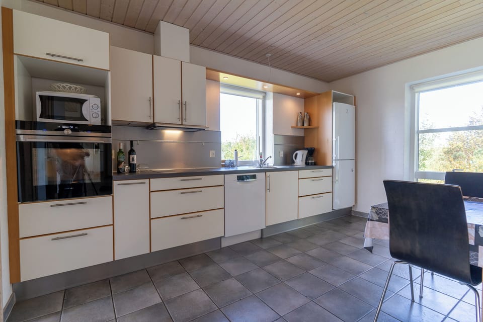 Cottage, 6 Bedrooms, Mobility Accessible, Pets Allowed | Private kitchen | Highchair
