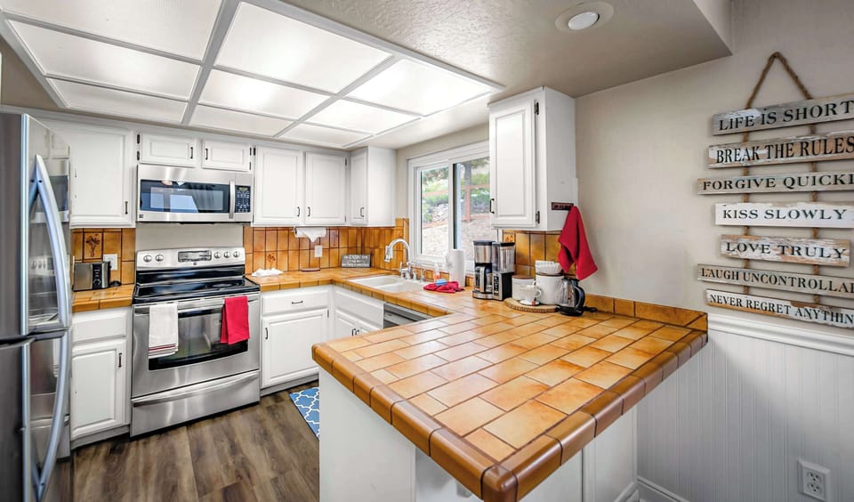 House, Multiple Beds, Patio, Garden View (Donner Lake Delight) | Private kitchen