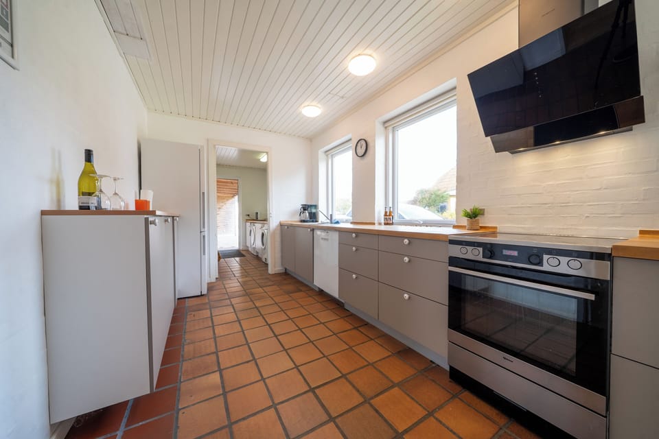 Cottage, 5 Bedrooms, Mobility Accessible, Pets Allowed | Private kitchen | Highchair