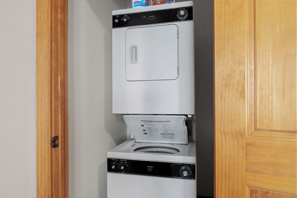 Stackable washer/dryer