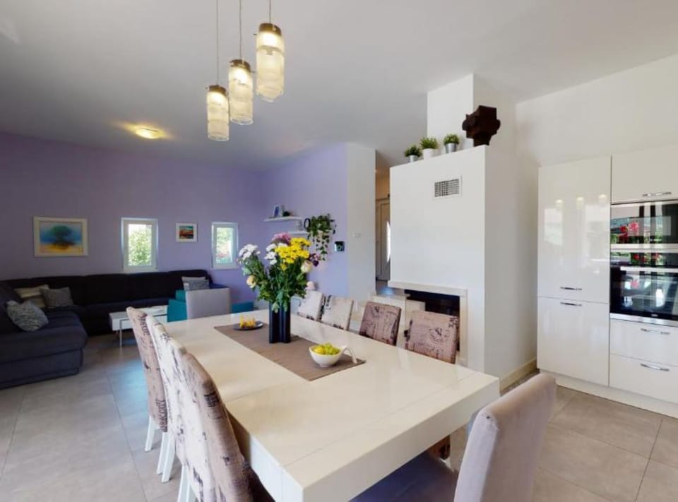Villa (FourBedroom Villa with heated pool) | Dining room