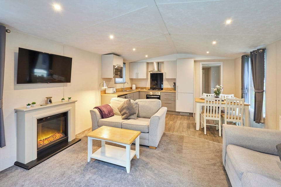 Serenity Lodge, Allerthorpe Golf & Country Park, York - Host & Stay