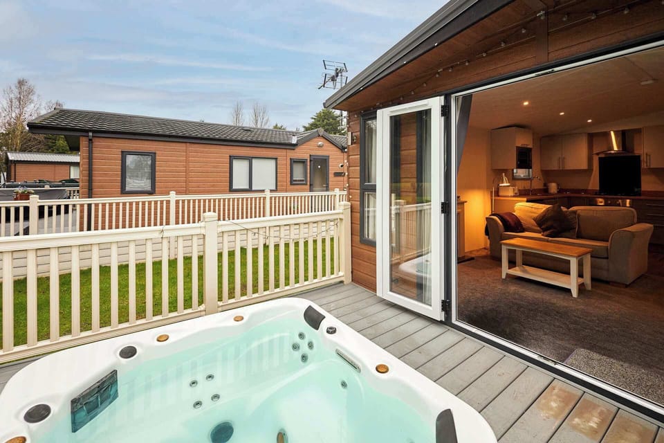 Serenity Lodge, Allerthorpe Golf & Country Park, York - Host & Stay