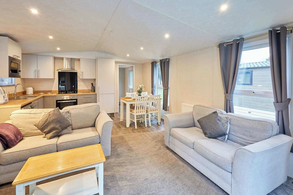 Serenity Lodge, Allerthorpe Golf & Country Park, York - Host & Stay