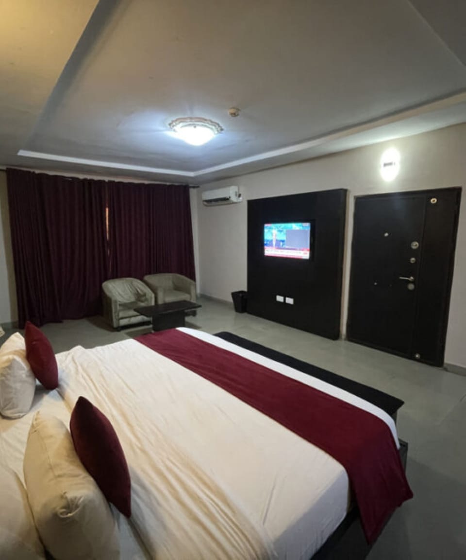 Studio, Balcony, Courtyard View | Desk, laptop workspace, free WiFi