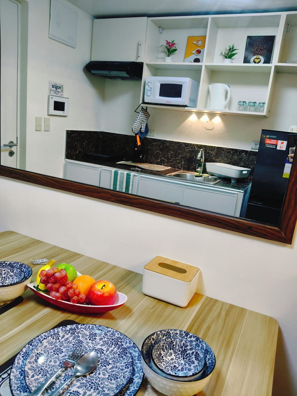Standard Condo | Private kitchen | Fridge, microwave, stovetop