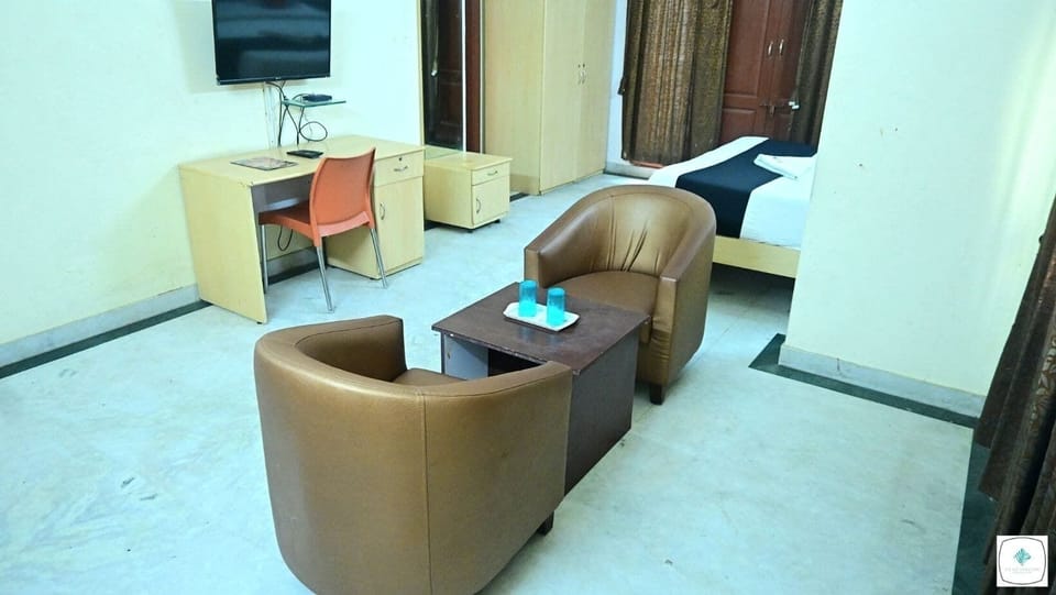 Family Triple Room | Iron/ironing board, free WiFi