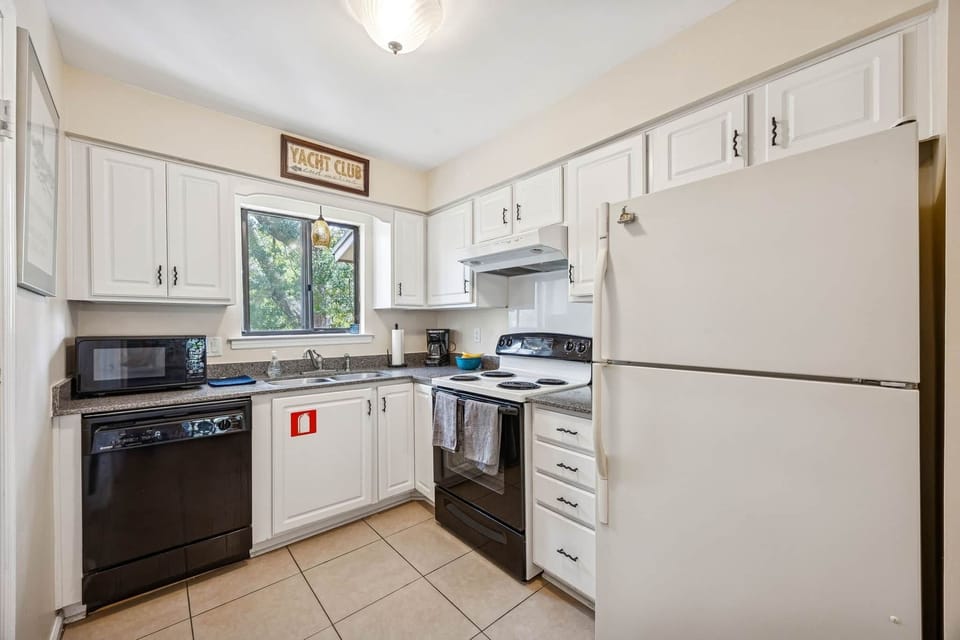 Amelia Landings 5F - Full Kitchen 1