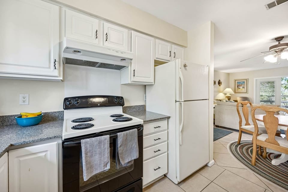 Amelia Landings 5F - Full Kitchen 2