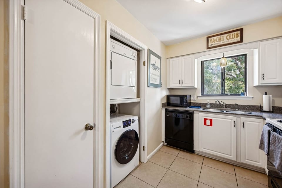Amelia Landings 5F - Full Kitchen and Laundry Area
