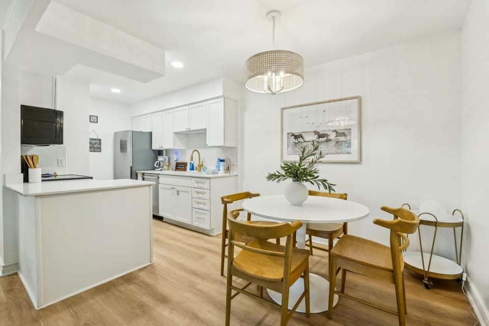 I3 Forest Ridge - Dining Area and Full Kitchen
