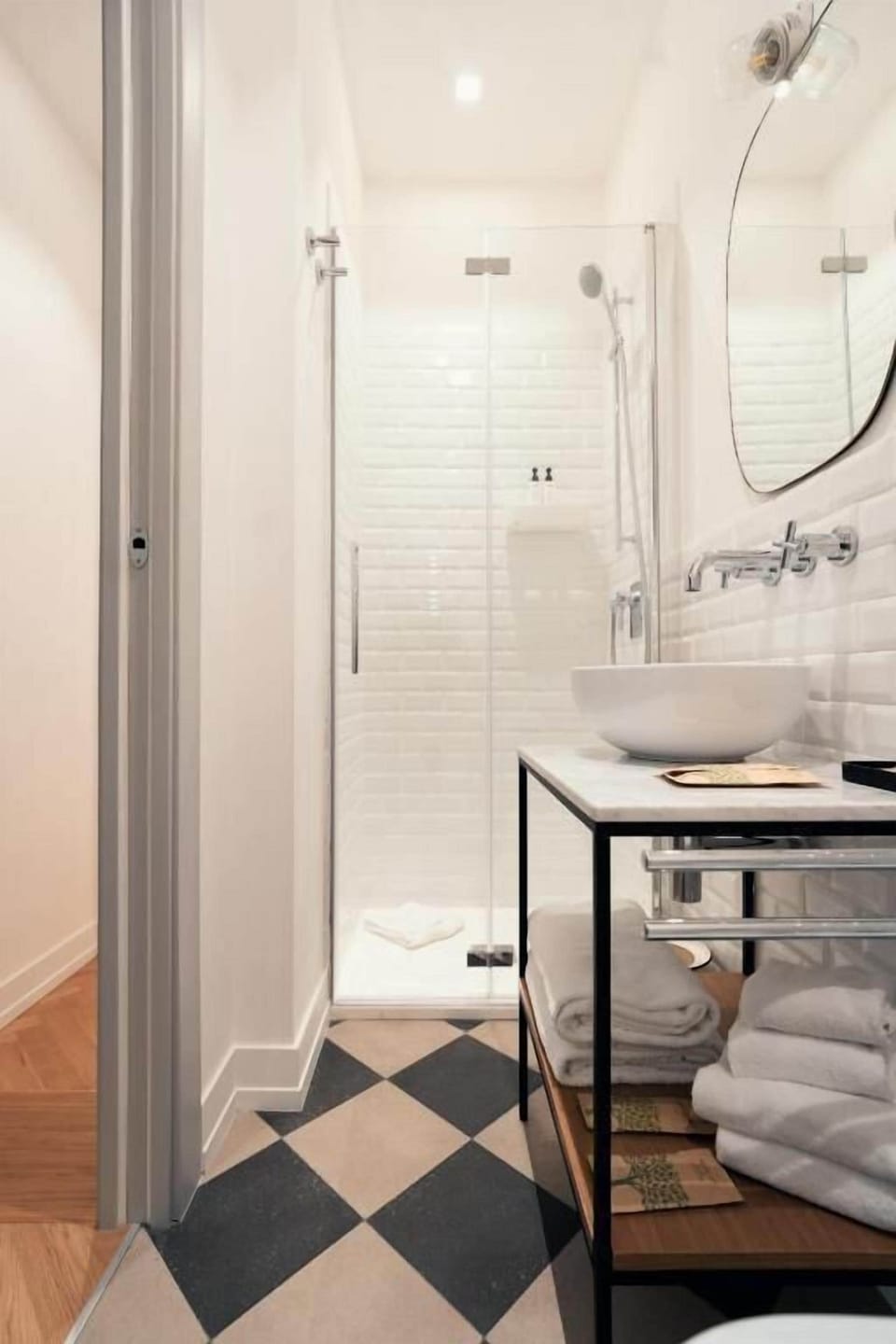 Comfort Double or Twin Room, Courtyard View | Bathroom | Slippers